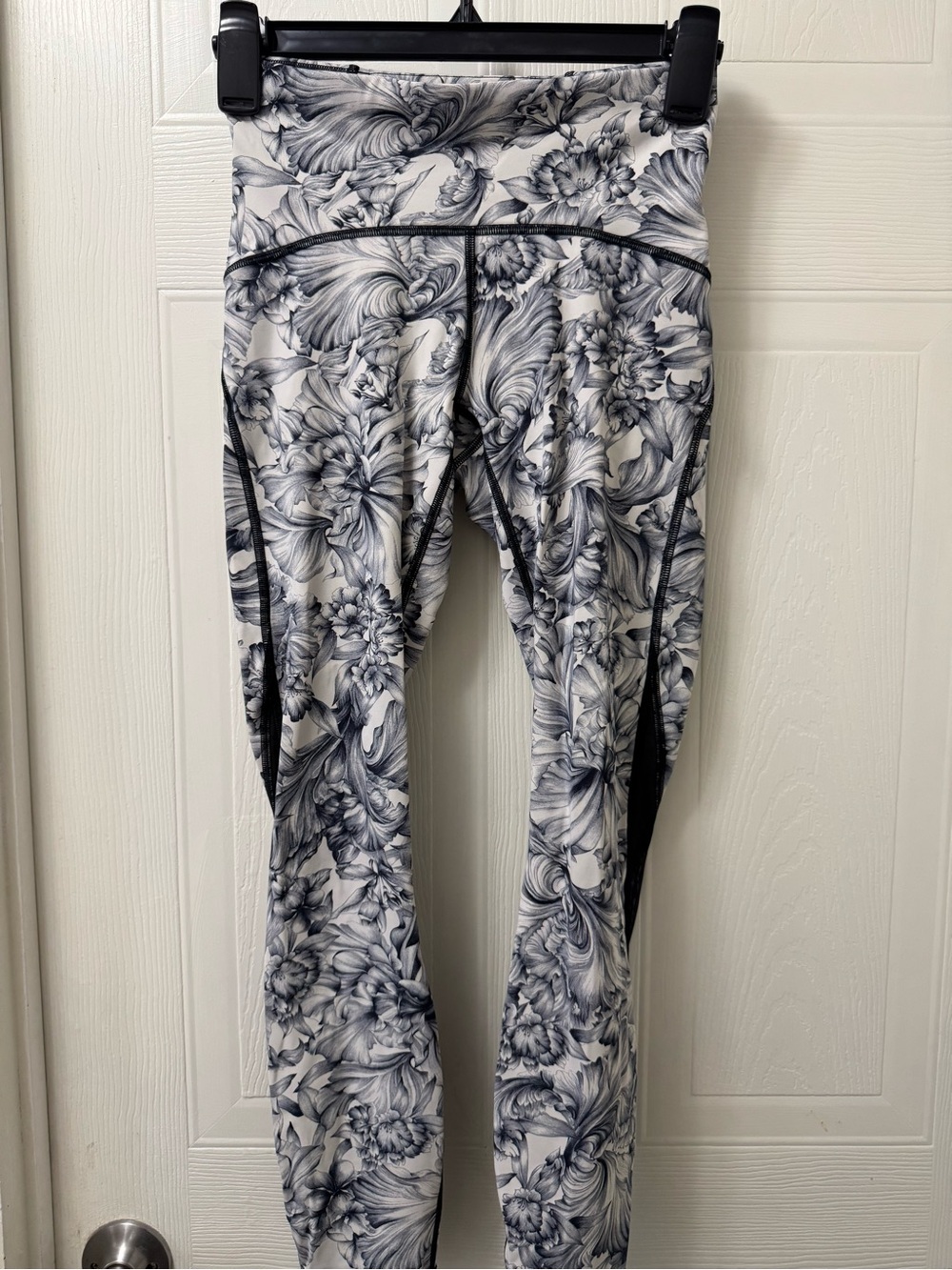 lululemon athletica Black & White Floral Printed Leggings